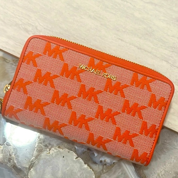 Michael Kors jet set phone holder wallet - Picture 7 of 7